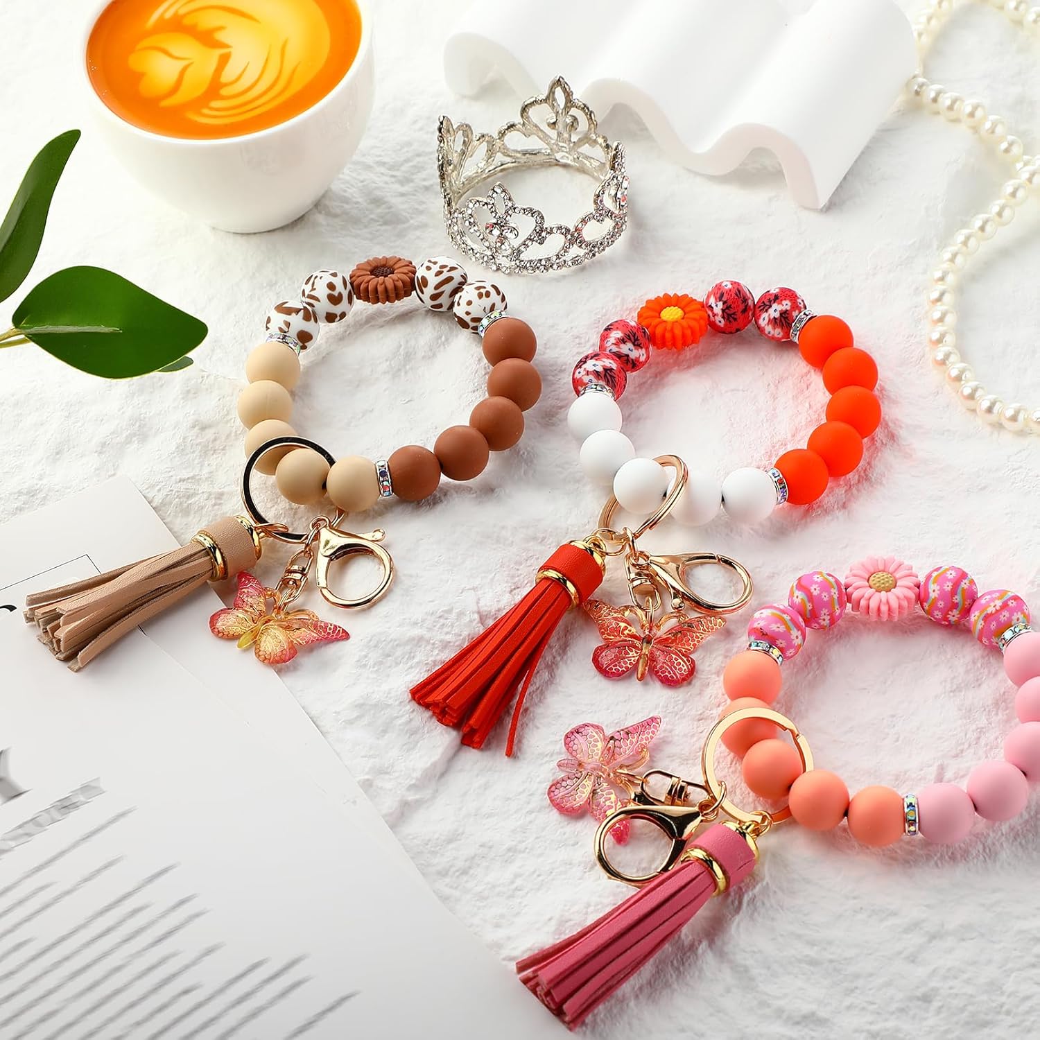 Cute Silicone Beaded Keychain，Key Chain Holder for Car Keys Women Girl，Daisy Silicone Key Wristlet Resin Butterfly