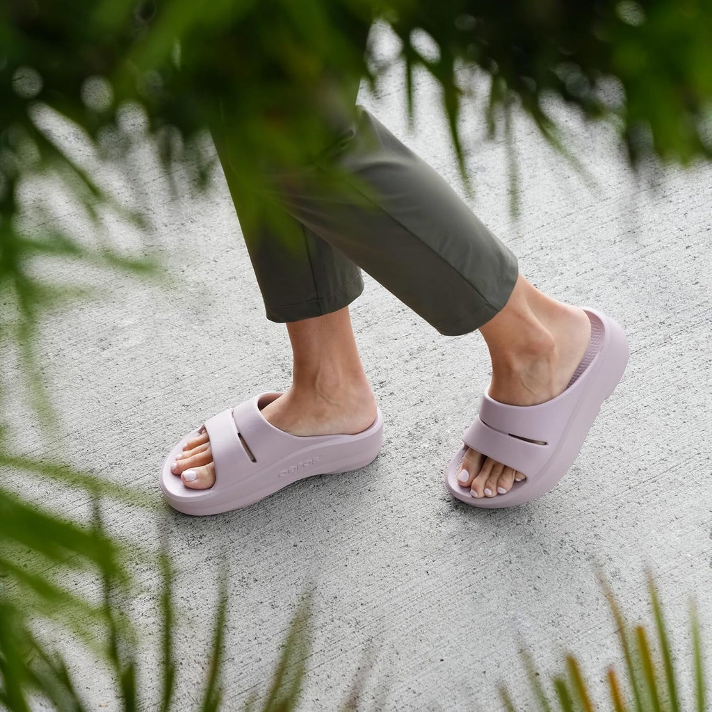 Oofos Oomega Ooahh Recovery Sandal - Women’S