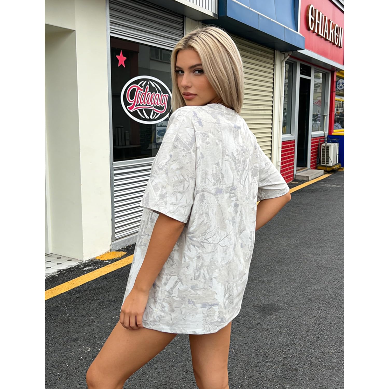 TERIVEEK Camo Shirt Women Mens Oversized Camouflage Print Graphic Tees Maple Leaf Short Sleeve Crewneck T Shirt Streetwear 03# Grey White