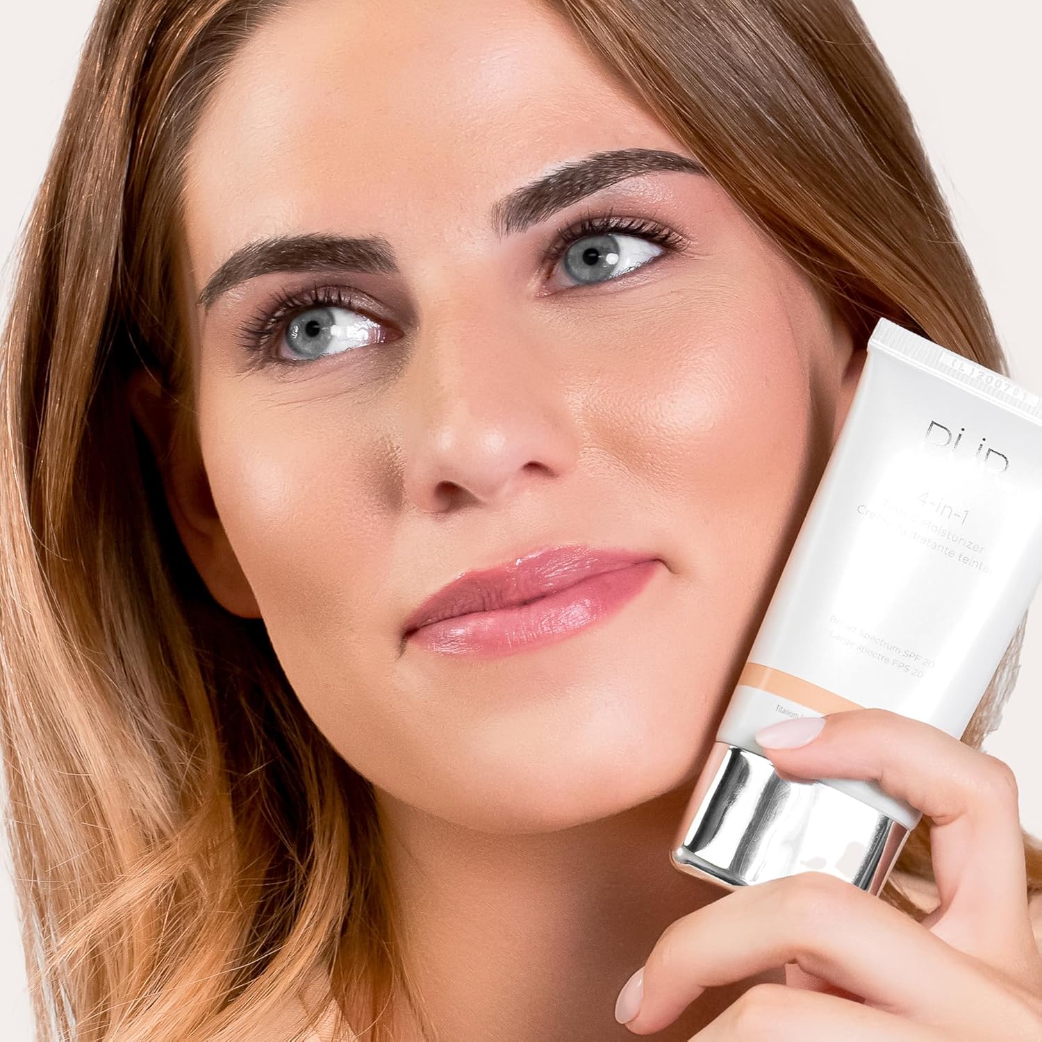 PÜR MINERALS 4-in-1 Tinted Moisturizer With SPF 20 - Hydrating Face Moisturizer, Primer, & Foundation With Shea Butter, Aloe Vera & Vitamin B3 - Vegan Friendly - Free of Paraben, Gluten & BPA