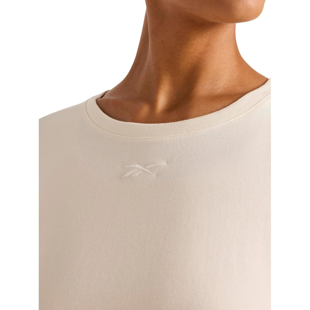 Reebok Women's Embroidery Hit Graphic Crewneck T-Shirt, Standard Fit, Lightweight Stretch Cotton Fabric Alabaster