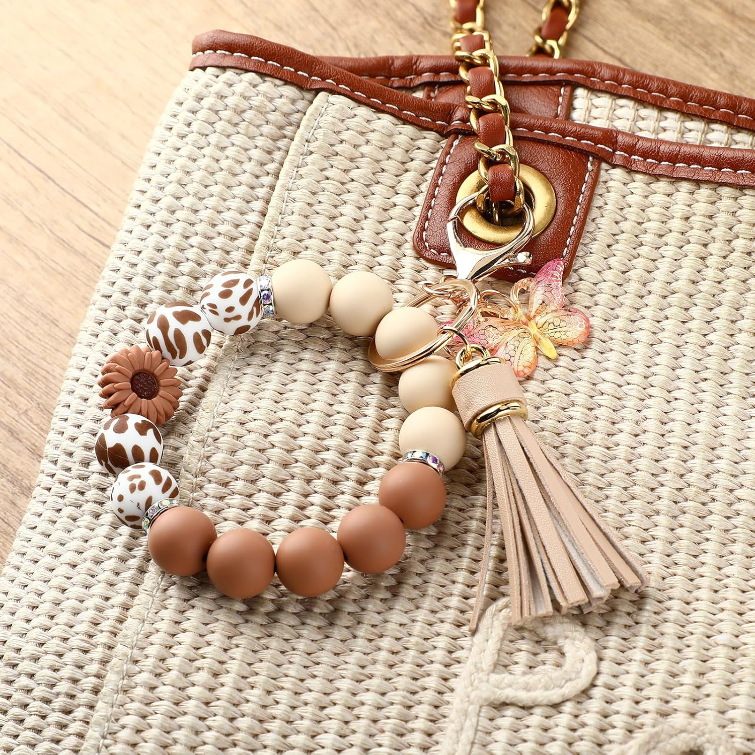 Cute Silicone Beaded Keychain，Key Chain Holder for Car Keys Women Girl，Daisy Silicone Key Wristlet Resin Butterfly