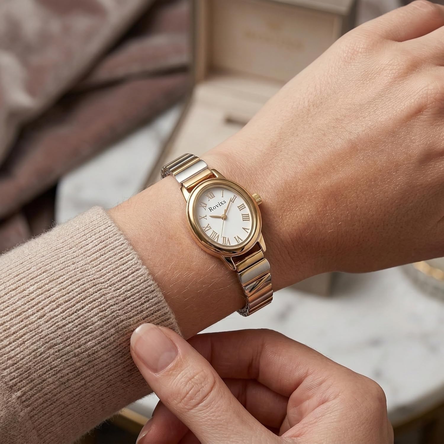 Small Gold Watches for Women - Vintage Oval Analog Quartz Watch with Stainless Steel Expansion Band, Dainty Easy Read Roman Numeral Dial, Waterproof Dress Wristwatch for Ladies Mom Gift