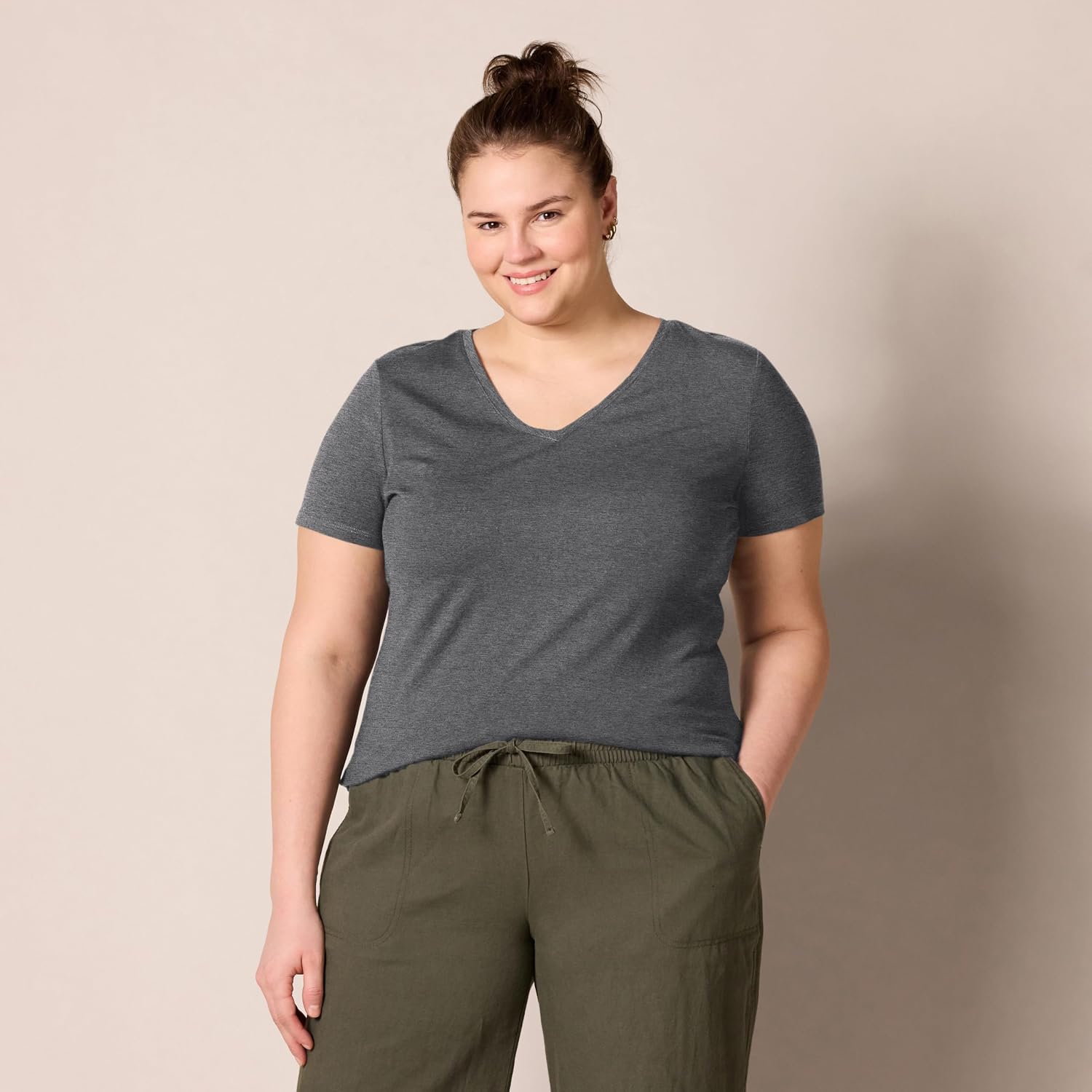 Amazon Essentials Women's Regular-Fit Short-Sleeve V-Neck T-Shirt, Multipacks