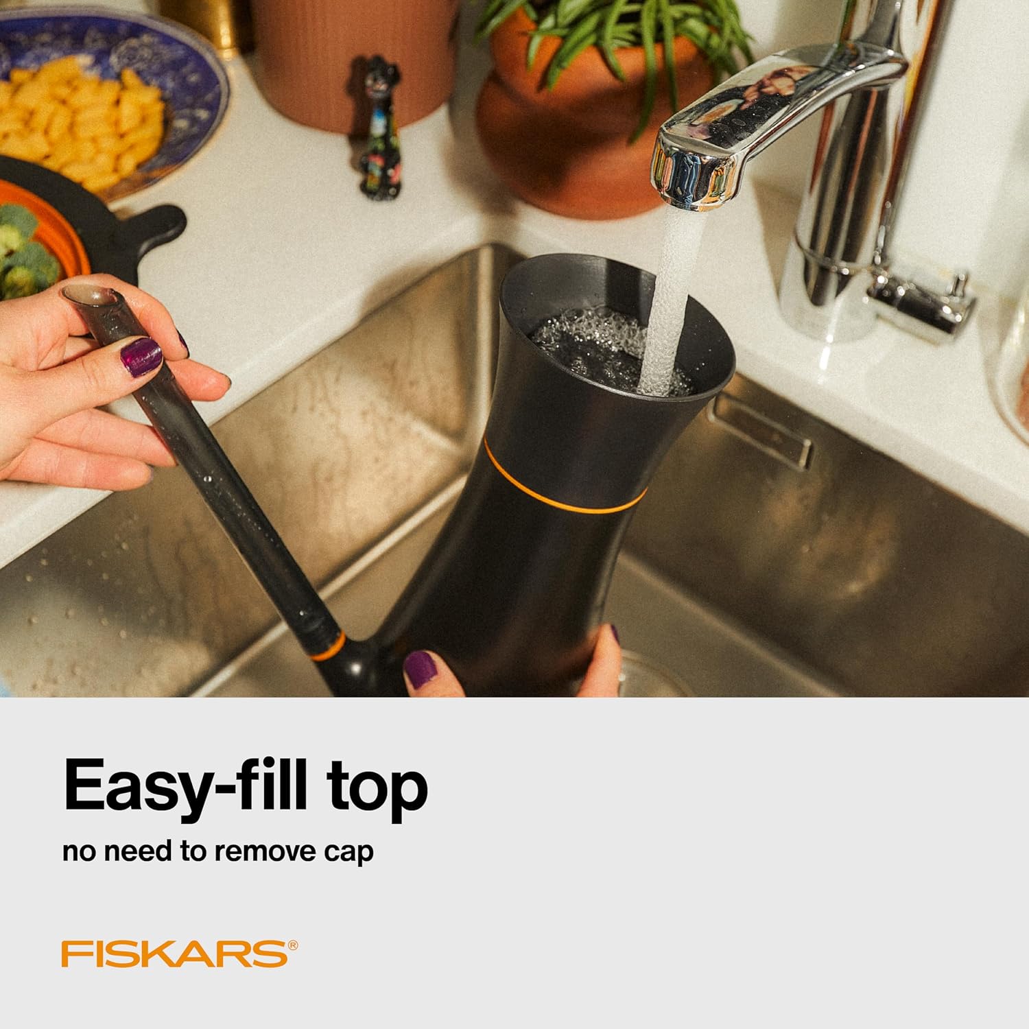 Fiskars Indoor Watering Can, Long Reach Spout For Precision Hydration On House Plants, Flowers & Garden, Anti-Drip Nozzle With Translucent Volume Markings, Ergonomic Recycled Plastic Body, 40 Oz