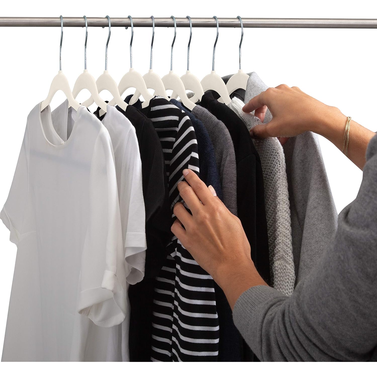 Simplify 10 Super Slim Velvet Huggable Hangers In Ivory