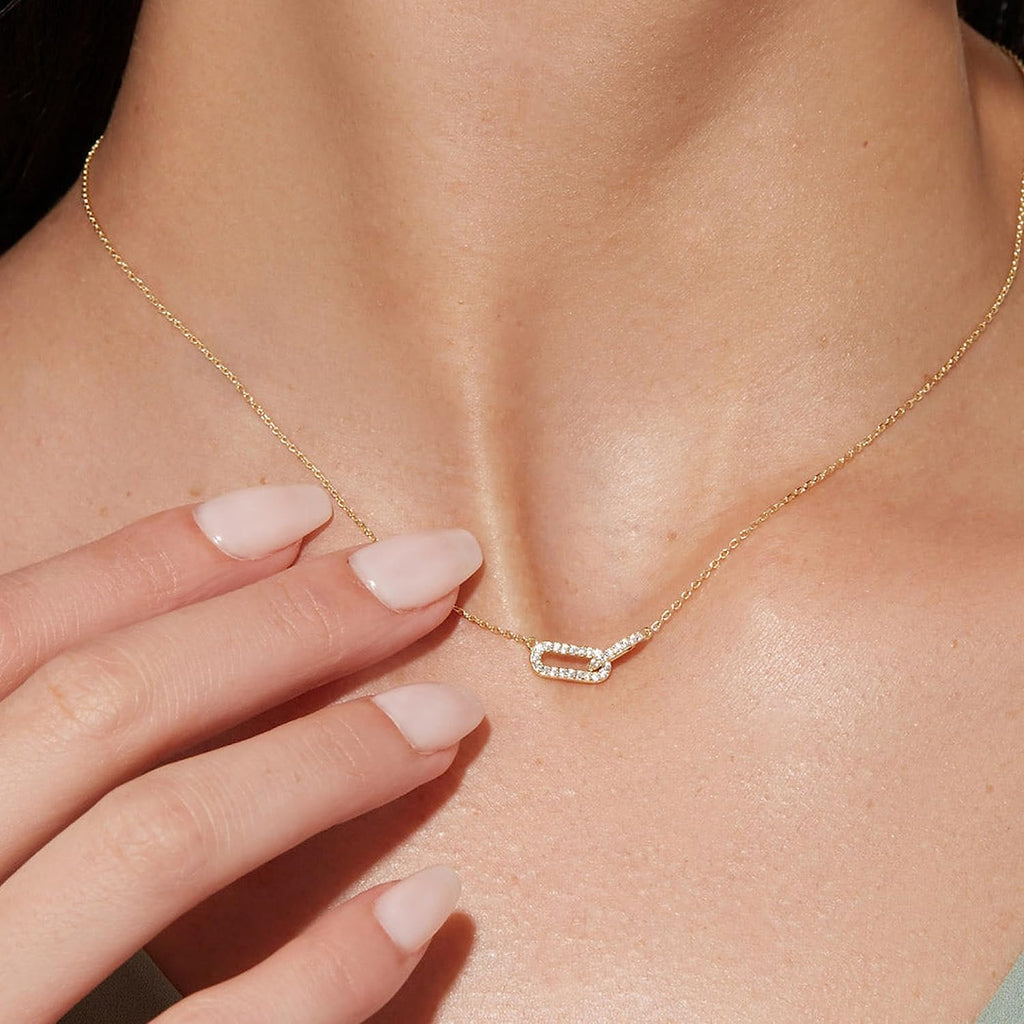 Freekiss Gold Pendant Necklace for Women, Dainty Diamond Necklaces for Women Simple 14K Gold Plated Paperclip Choker Necklaces Cute Minimalist Open Oval Necklaces Gold Jewelry for Women Gifts