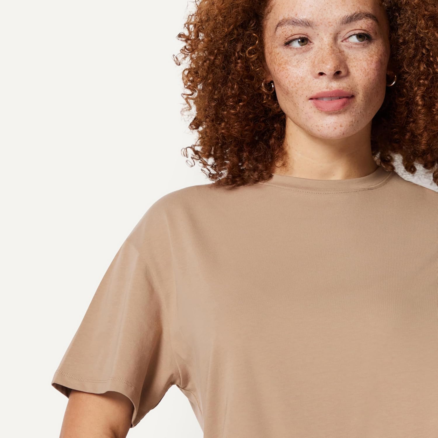 Amazon Essentials Women's Oversized-Fit Short Sleeve Crewneck Shirt