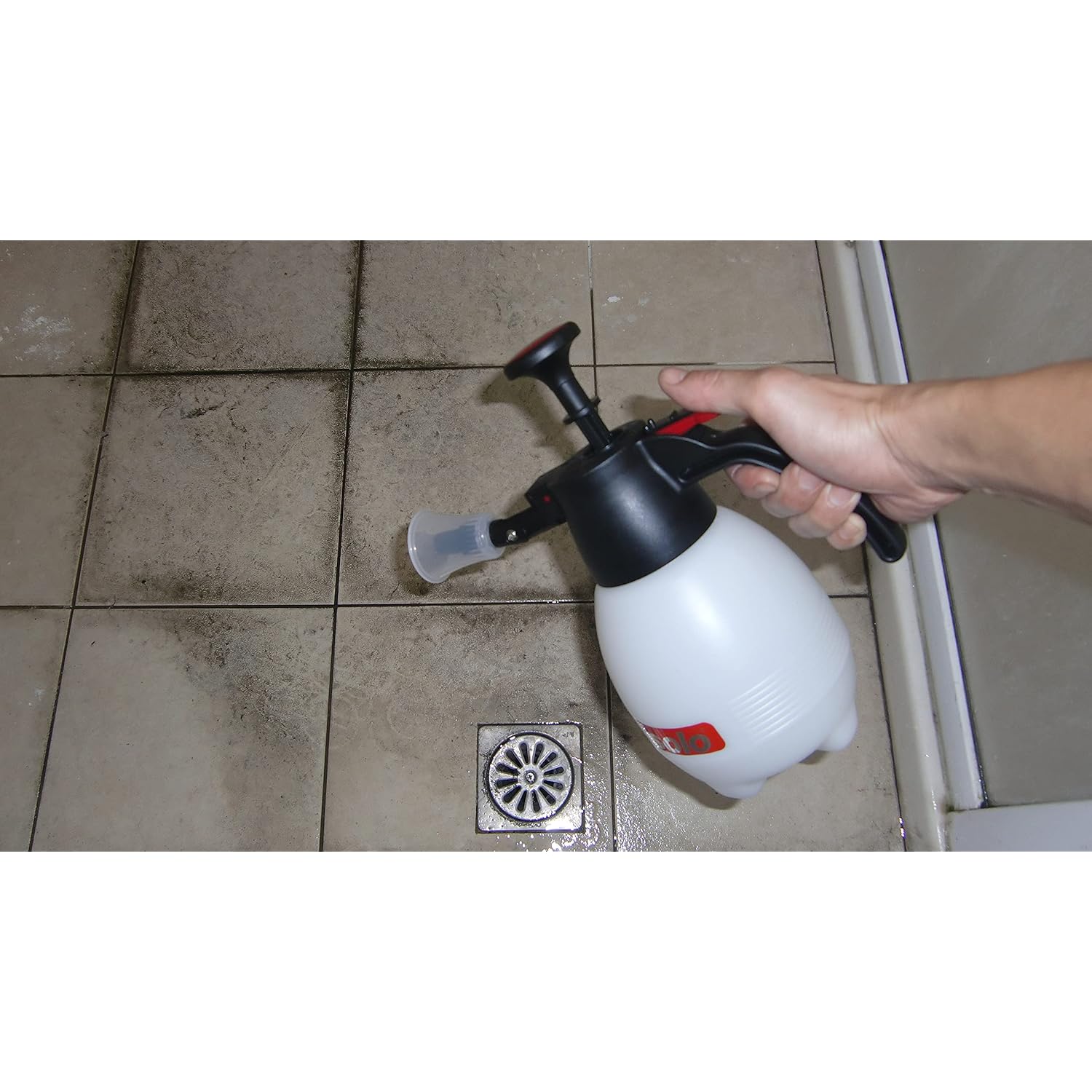 Solo 418 One-Hand Pressure Sprayer, 1-Liter, Ergonomic Grip For Gardening, Fertilizing, Cleaning & General Use Spraying