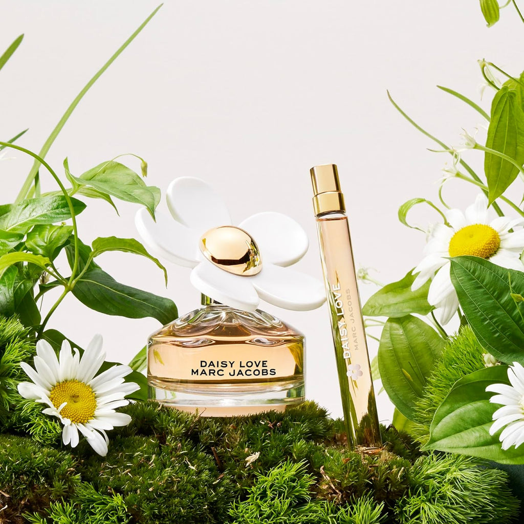 Marc Jacobs Daisy Love Eau de Toilette – Sweet Floral Women's Perfume – With Notes of Crystallized Cloudberries, Daisy Petals & Driftwoods