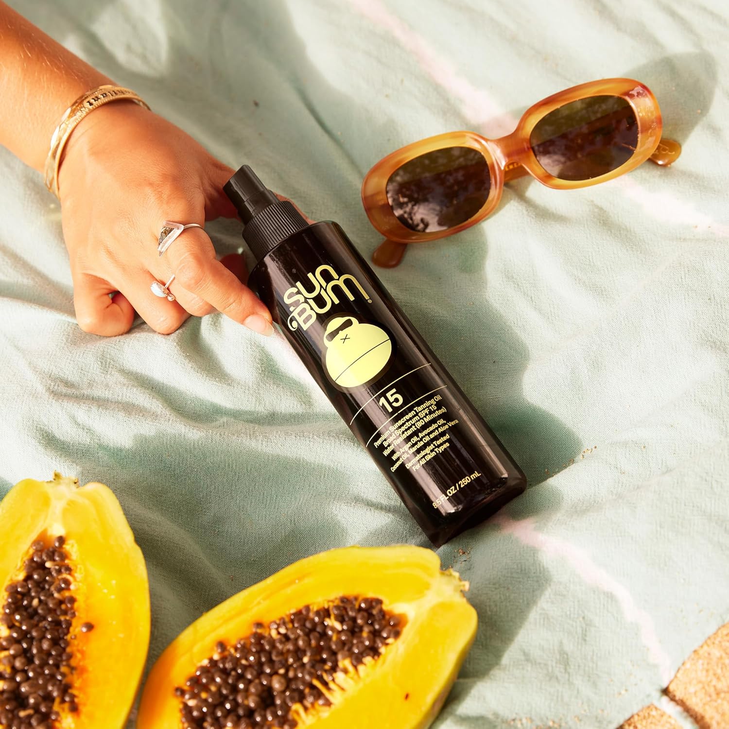 Sun Bum SPF 15 Moisturizing Tanning Oil - Vegan and Hawaii 104 Act Compliant (Octinoxate & Oxybenzone Free) - Broad Spectrum Moisturizing - UVA/UVB Protection - 8.5 oz