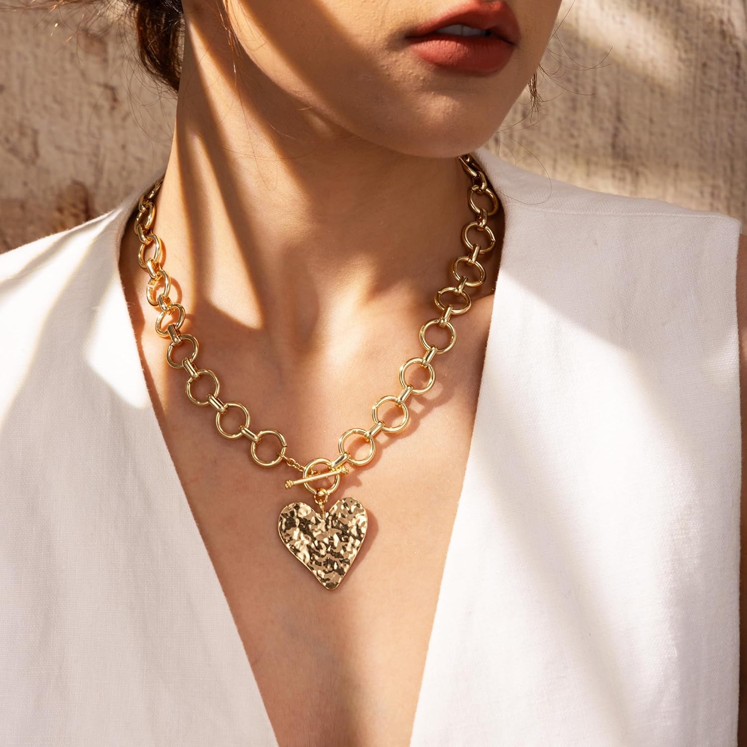 Robaice Mothers Day Gifts Chunky Gold Heart Necklace for Women，14K Gold Plated Chunky Heart Pendant Bold Chain Necklace with Toggle Clasp，Waterproof Non Tarnish Hypoallergenic Chunky Statement Jewelry Gift for Women