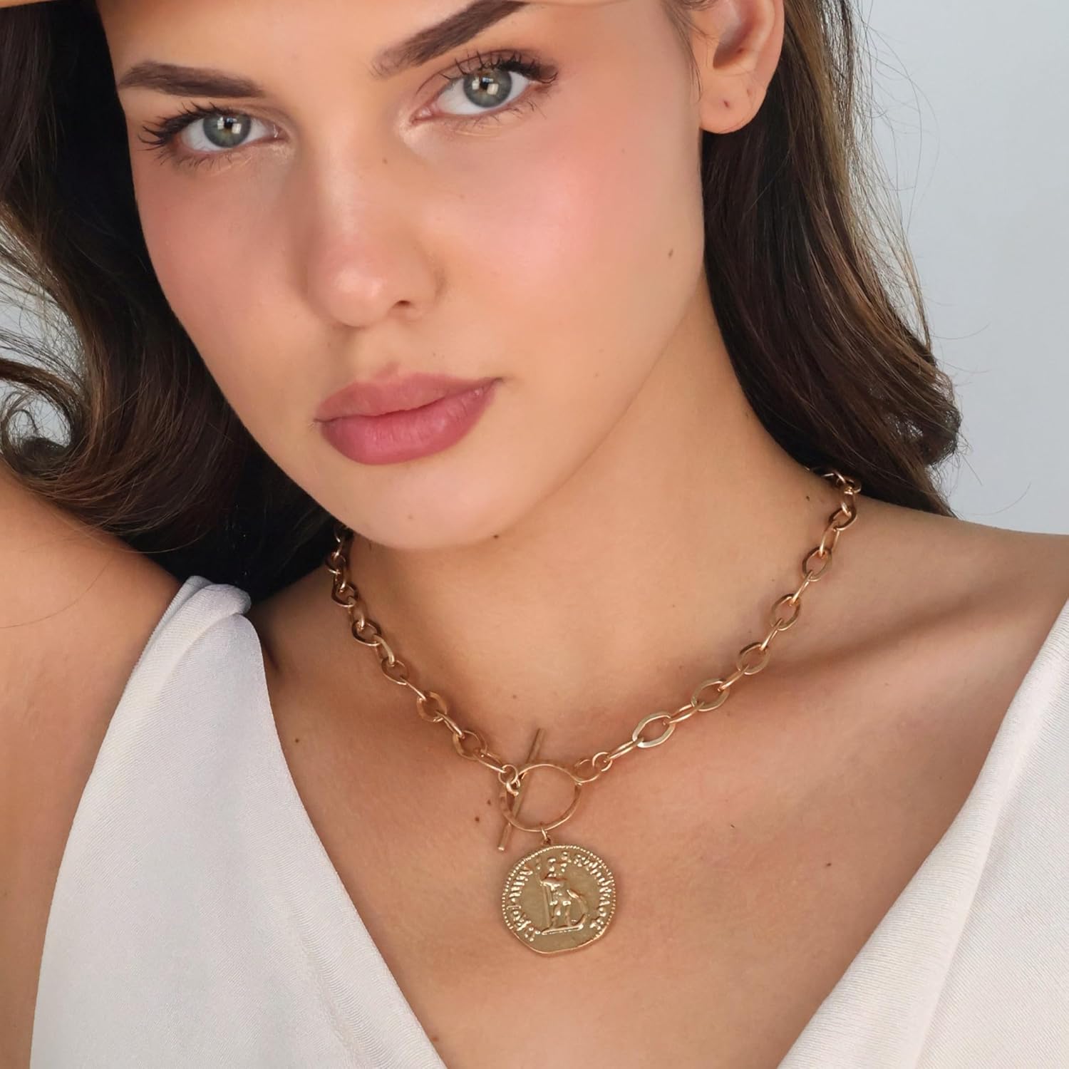 POMINA Chunky Thick Coin Necklace Trendy Fashion Statement Toggle Necklace Worn Gold Tone Pendant Thick Link Chain Layered Pearl Necklace for Women Jewelry