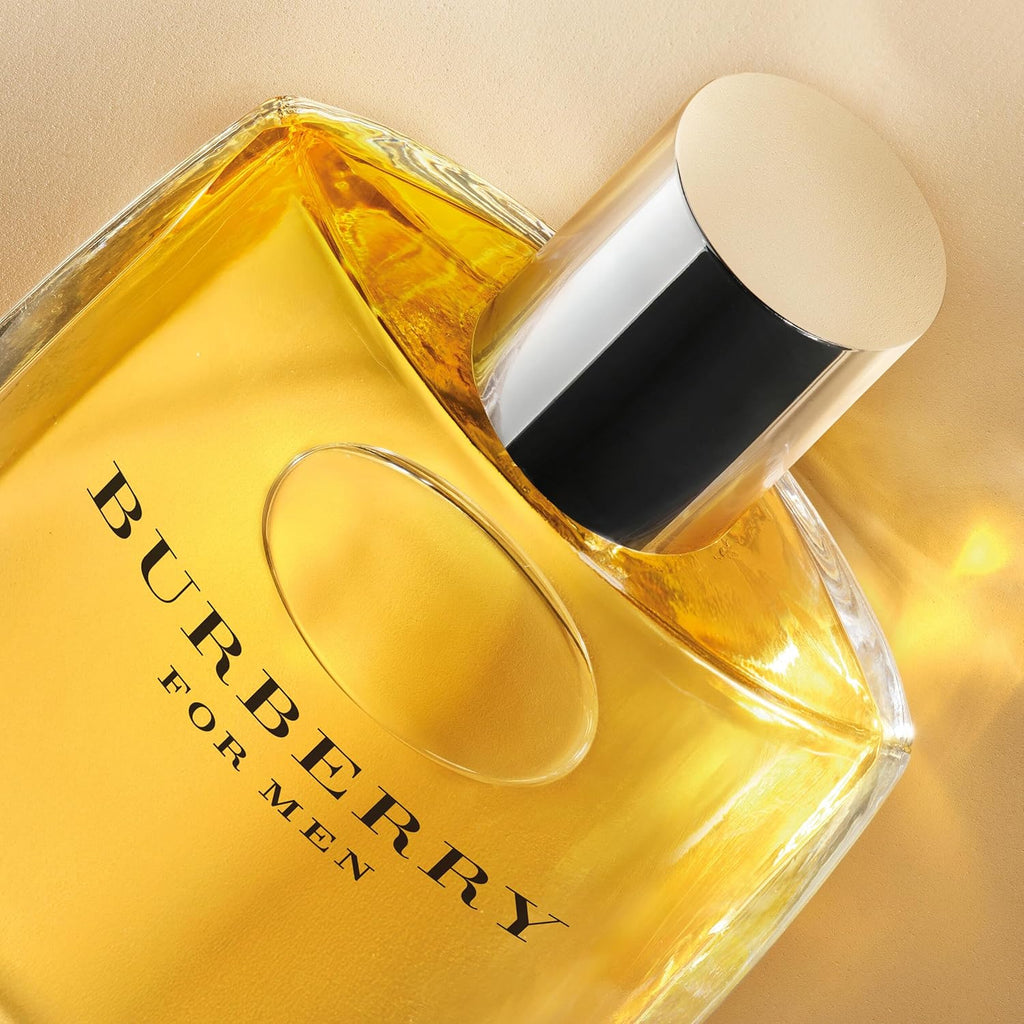 Burberry Classic Eau de Toilette – Woody Men's Cologne – With Notes of Bergamot, Fresh Mint, Sandalwood & Amber – Long Lasting Fragrance