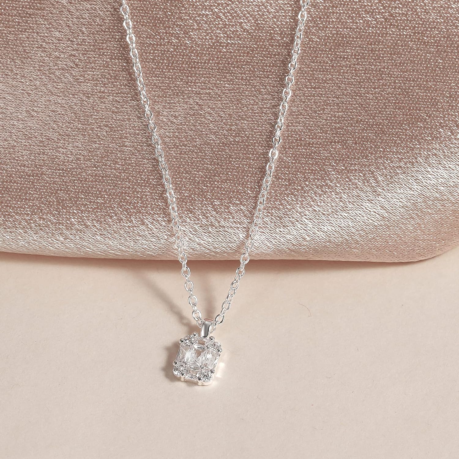 Tewiky Pendant Necklace for Women， Dainty 14k Gold Plated Chain Choker Necklaces Aesthetic Simple Necklace Jewelry Gifts for Women