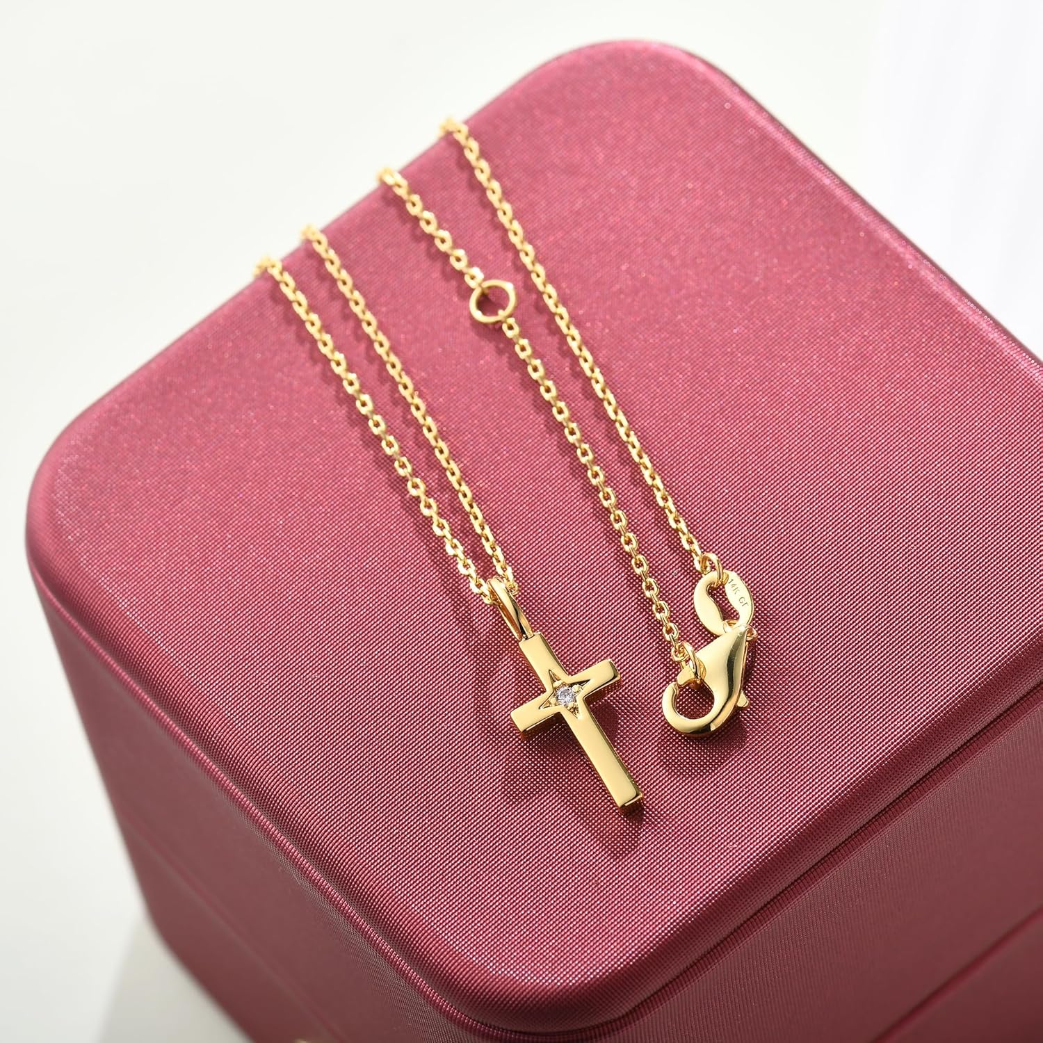 14K Gold Cross Necklace for Women, Dainty Cross Pendant with moissanite,Luxurious Christian Religious Fine Jewelry, Lightweight Dainty 14K Gold Chain Necklace for Women，Versatile for All Occasions