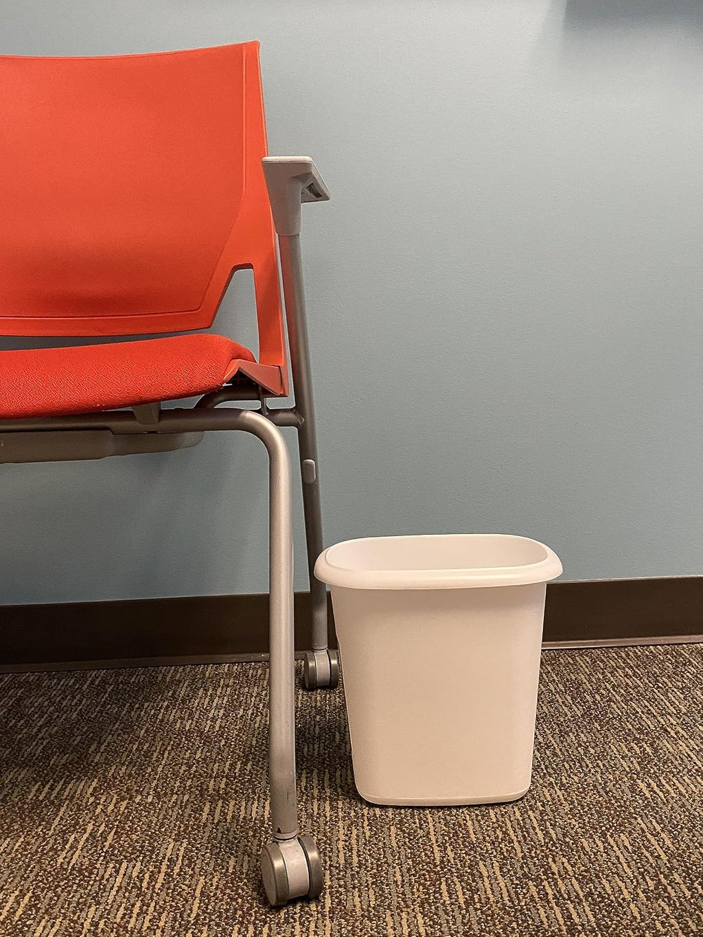Rubbermaid Vanity Trash Can/Wastebasket 1.5-Gallons/6-Quarts White For Under Counter/Kitchen/Office/Bedroom/Bathroom