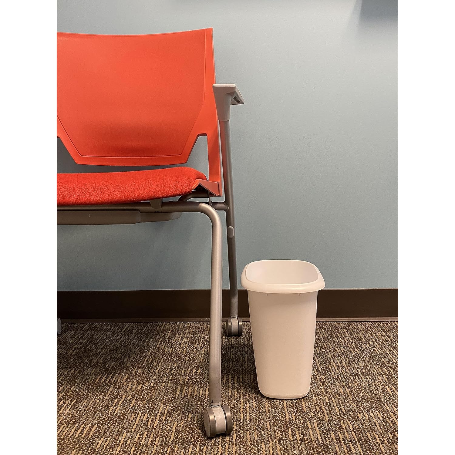Rubbermaid Vanity Trash Can/Wastebasket 1.5-Gallons/6-Quarts White for Under Counter/Kitchen/Office/Bedroom/Bathroom